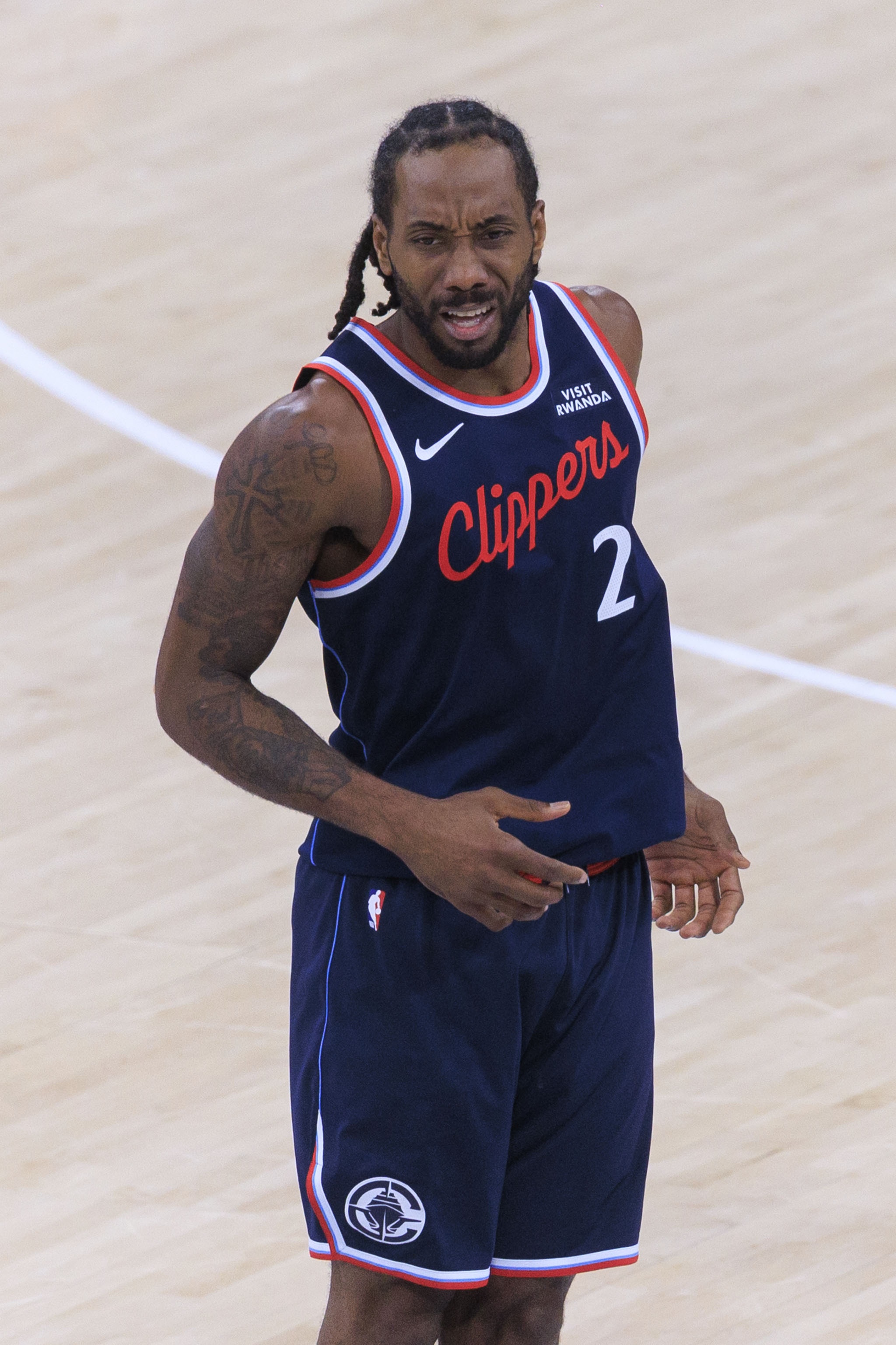 雷速体育平台-无解进攻！伦纳德背转身翻身跳投&amp;暴扣个人连续得分