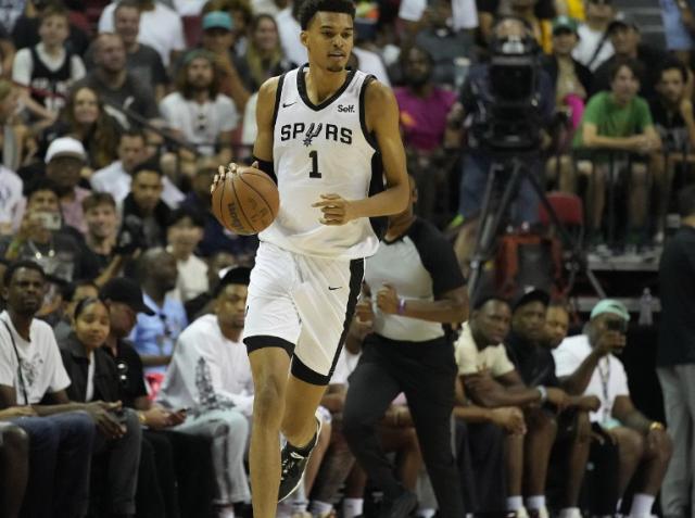 官方数据-不如霍姆格伦？赛后多位业内人士锐评文班首秀发挥