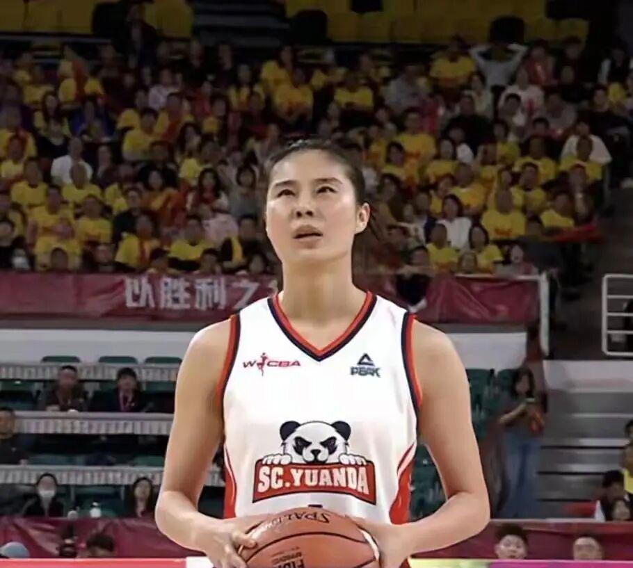 雷速官网-李缘15分6篮板2助攻成为总决赛MVP 四川女篮74-65胜山西